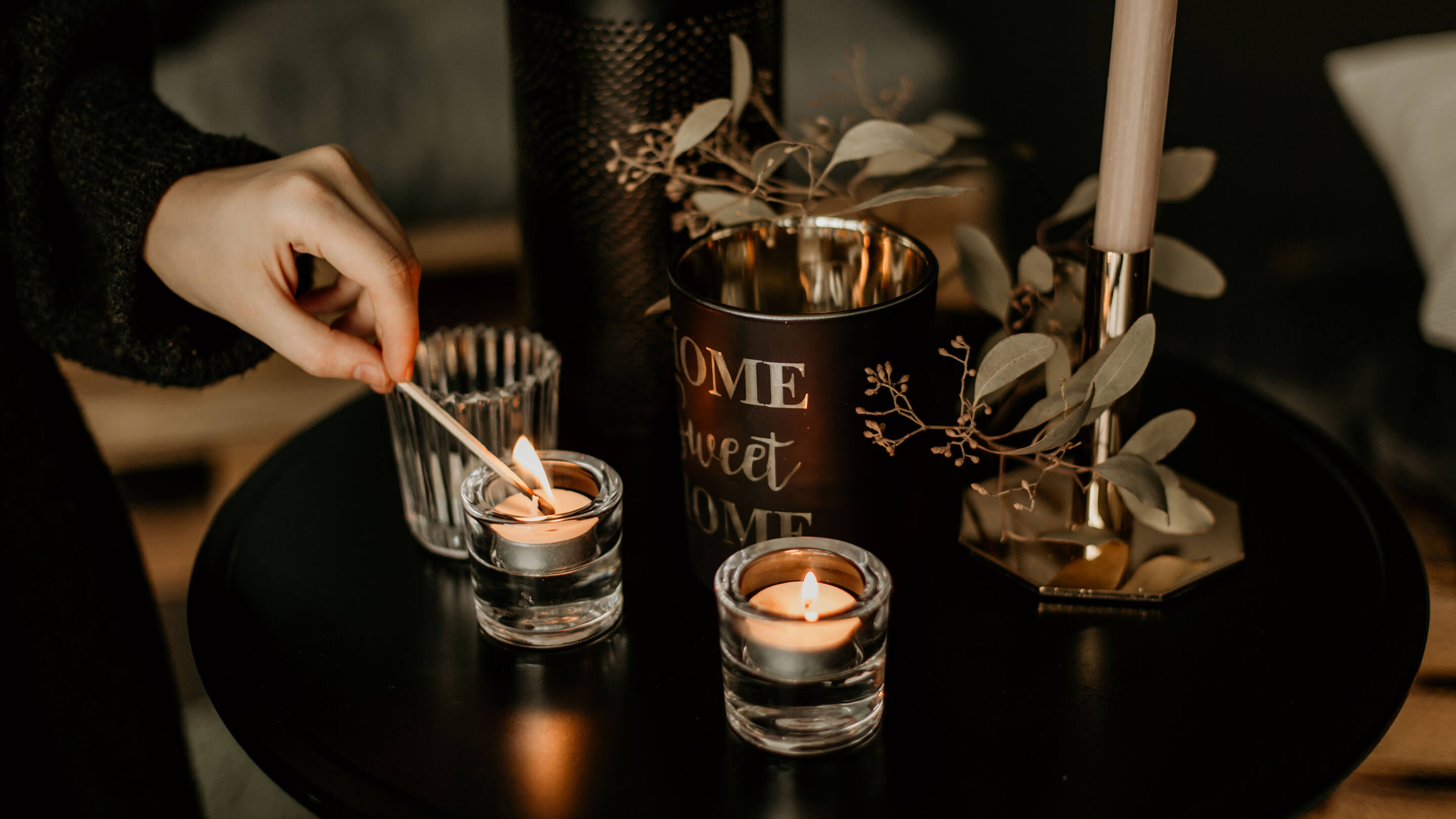Mit Kerzen eine gemütliche Atmosphäre schaffen