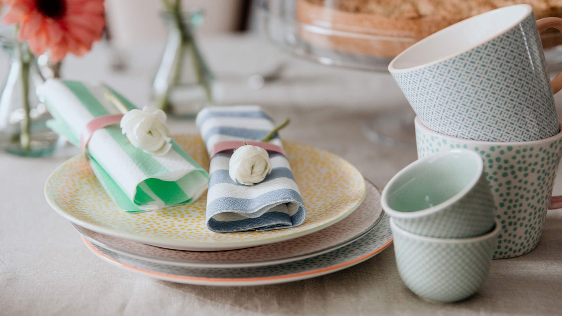 Kaffeetafel mit Kuchen + Co.