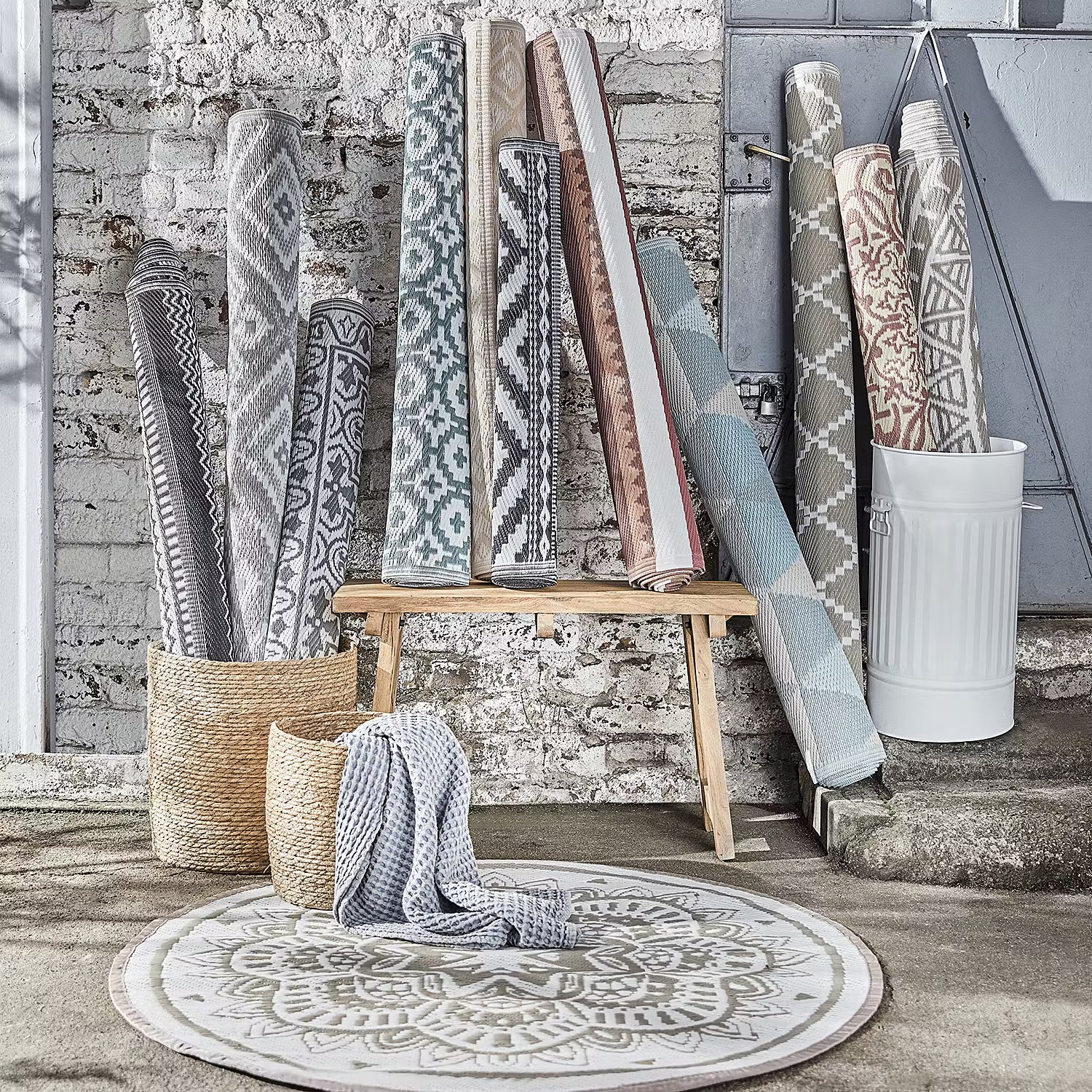 COLOUR CLASH In-/Outdoorteppich Mosaik - Polypropylen / recyceltes Material - Grau