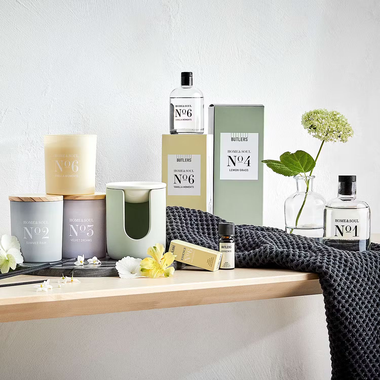 HOME & SOUL Duftkerze Vanilla Moments - Pinienholz / Sojawachs / Paraffin / Glas - Creme