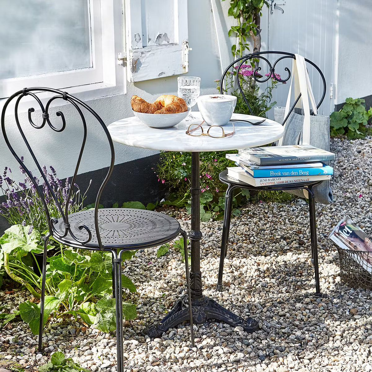 CASTELLO Gartentisch als Geschenk – BUTLERS