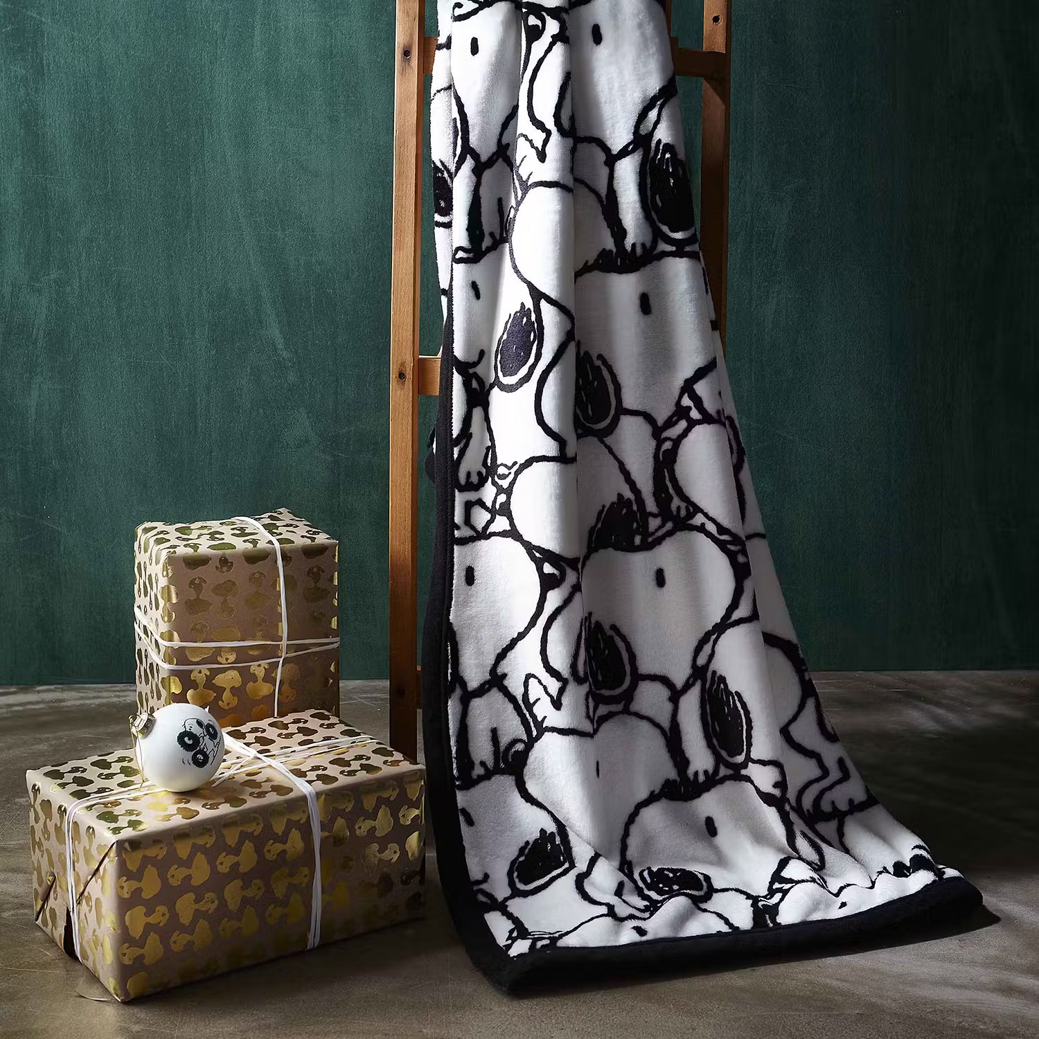 PEANUTS Flanelldecke Snoopy allover - Polyester - Schwarz / Weiß