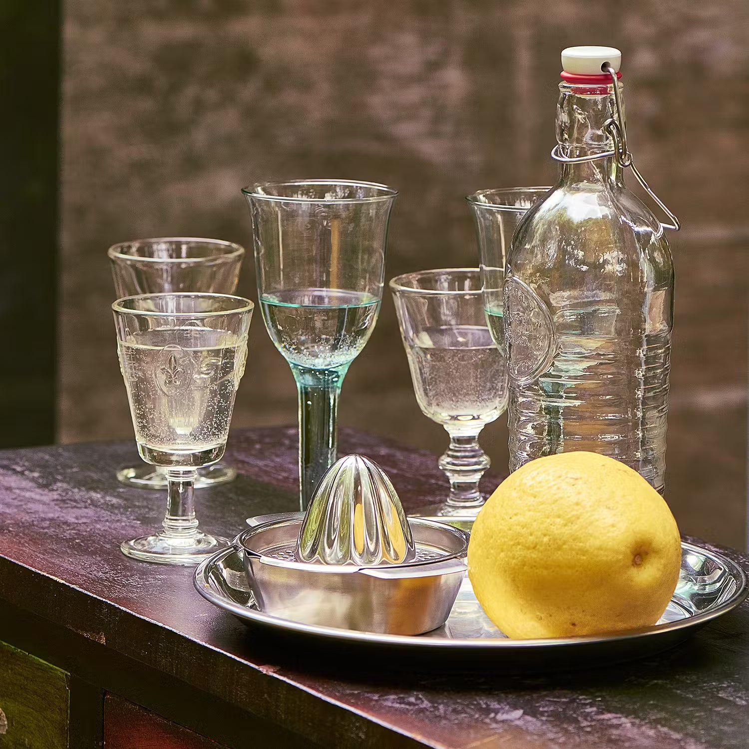 MENUETT Fruchtpresse mit Schale - Edelstahl - Silber
