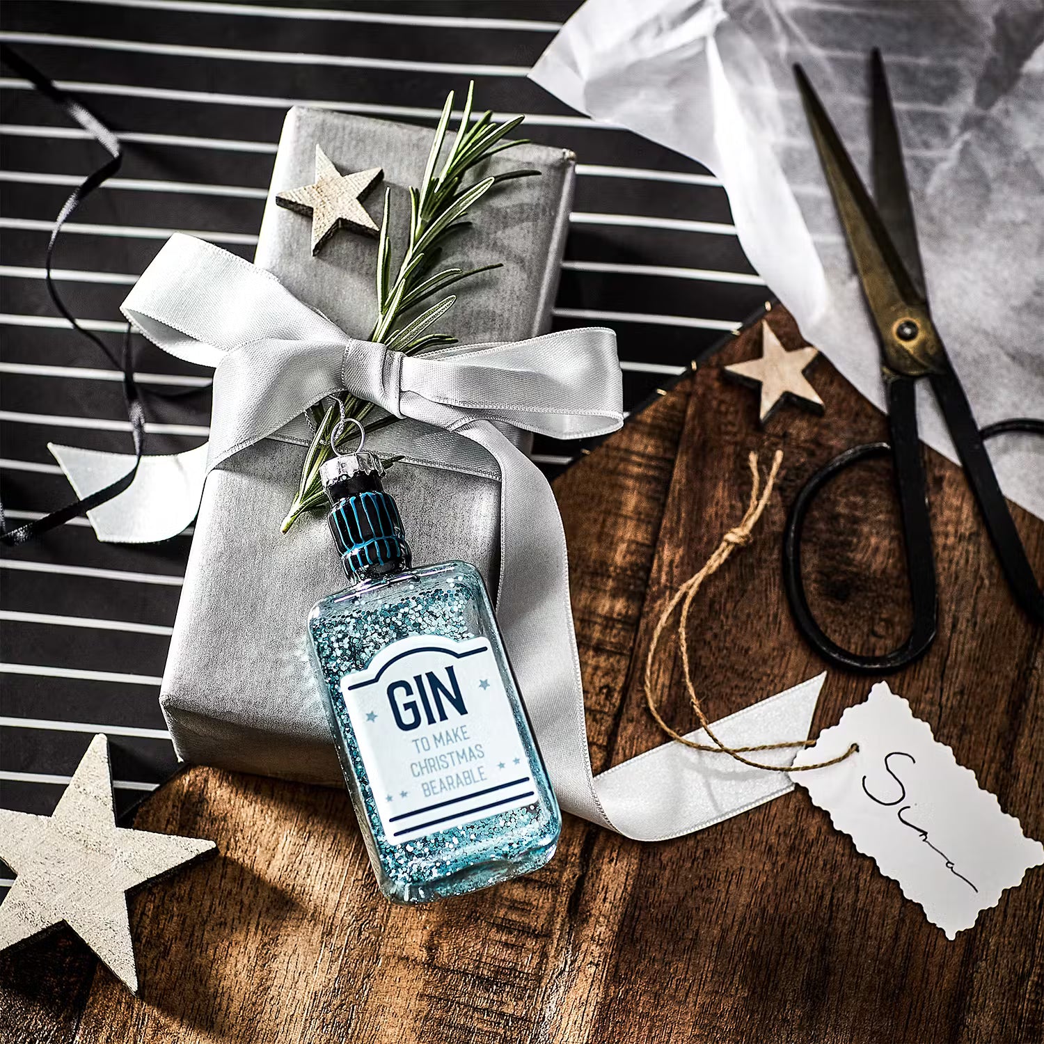 HANG ON Baumanhänger Ginflasche