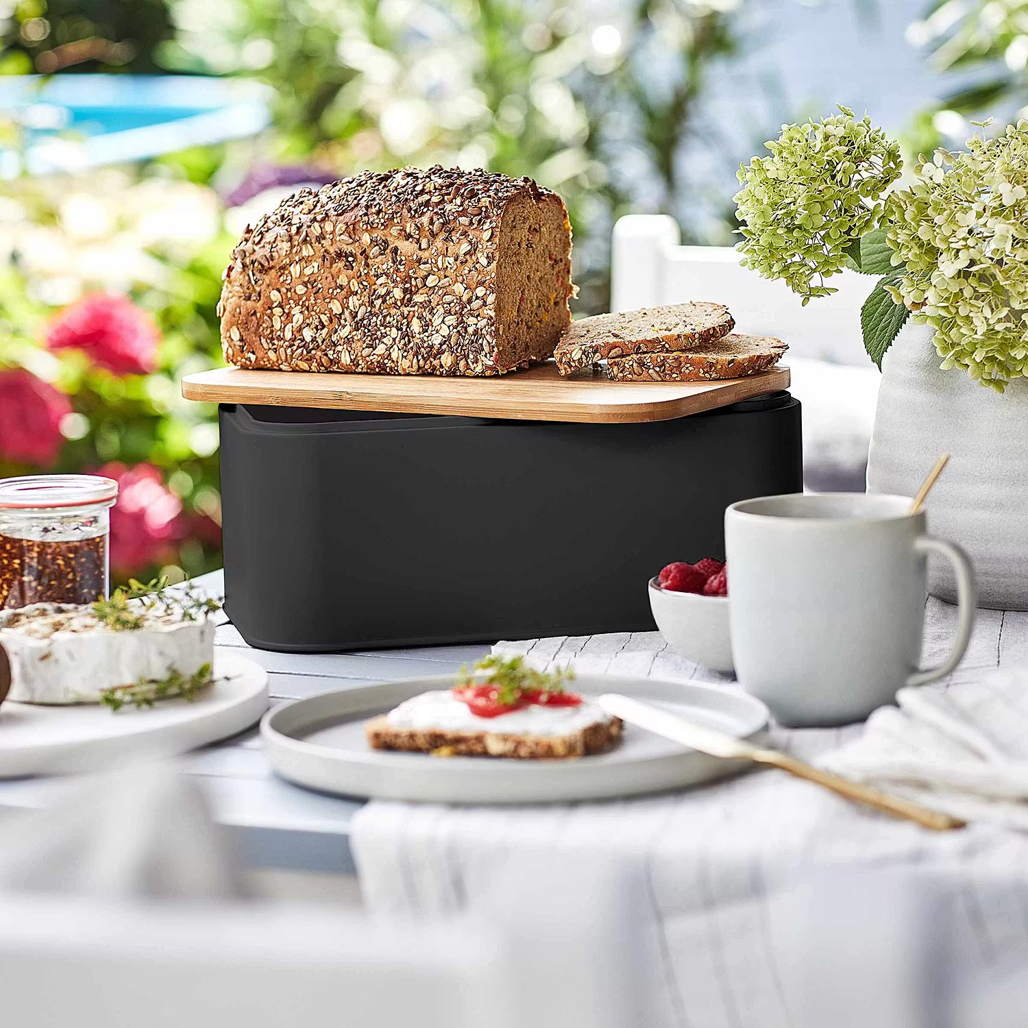 BREAD 'N' BREAKFAST Brotbox - Stahl / Bambus - Schwarz