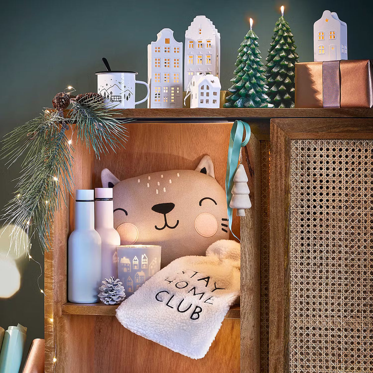 STAY HOME CLUB Wärmflasche dein Kuschelfreund – BUTLERS