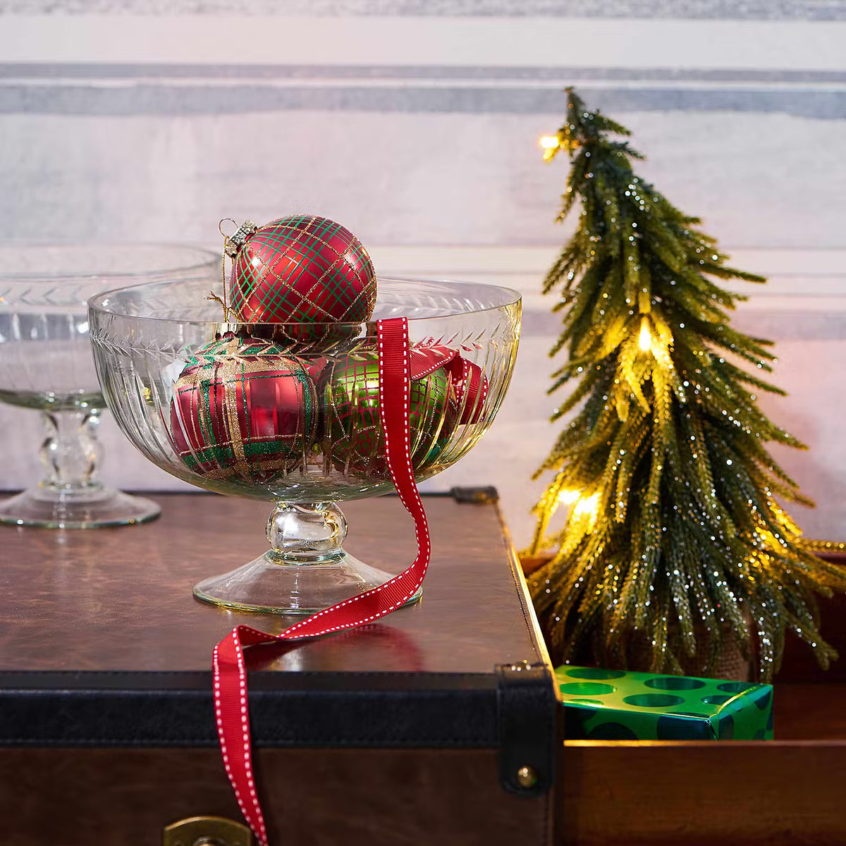 🎄 HANG ON Weihnachtskugel Ornament 2er-Set – Deko-Glanz – BUTLERS
