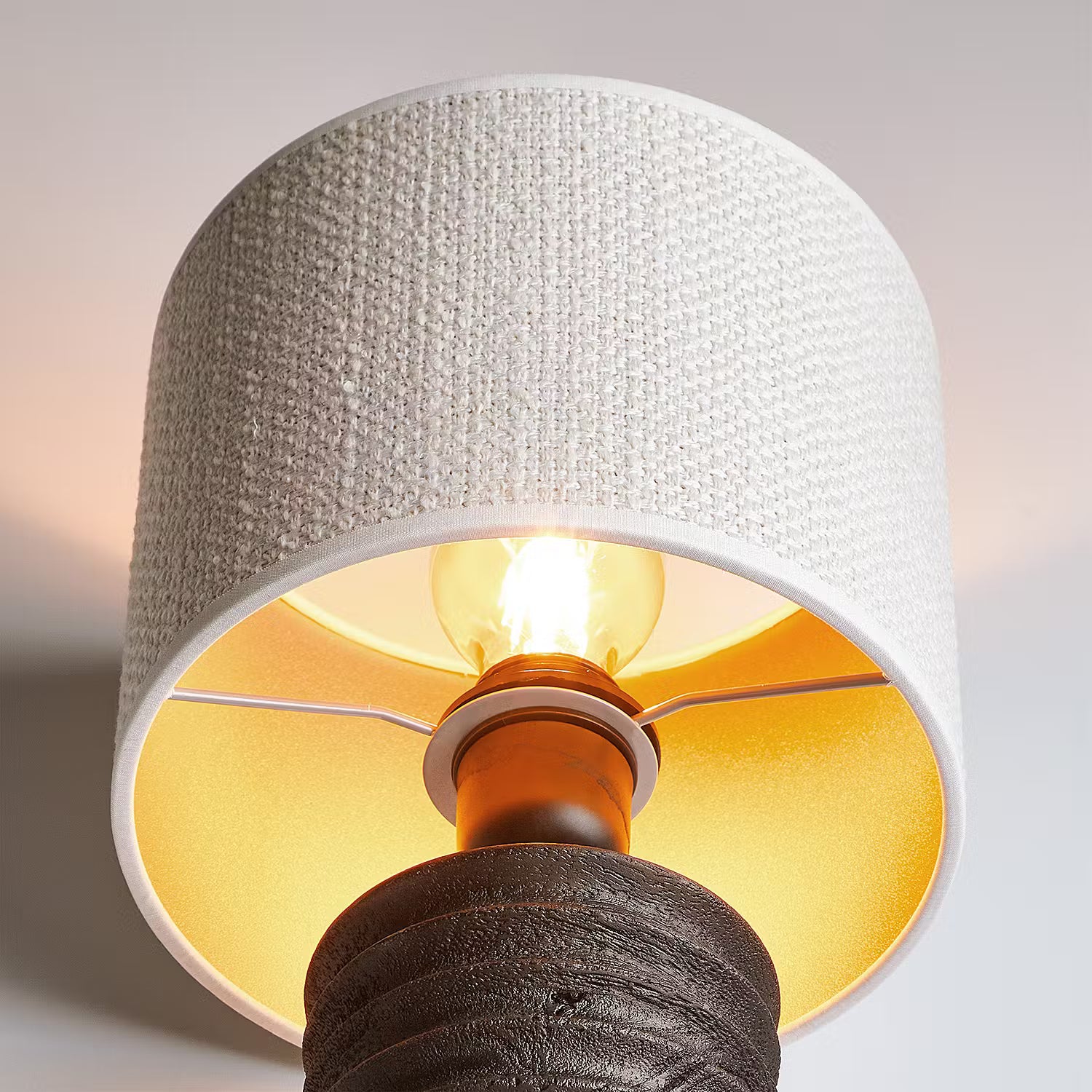 GROOVED Tischleuchte - Mangoholz / Polyethylen / Polyacryl / Eisen - 1-flammig