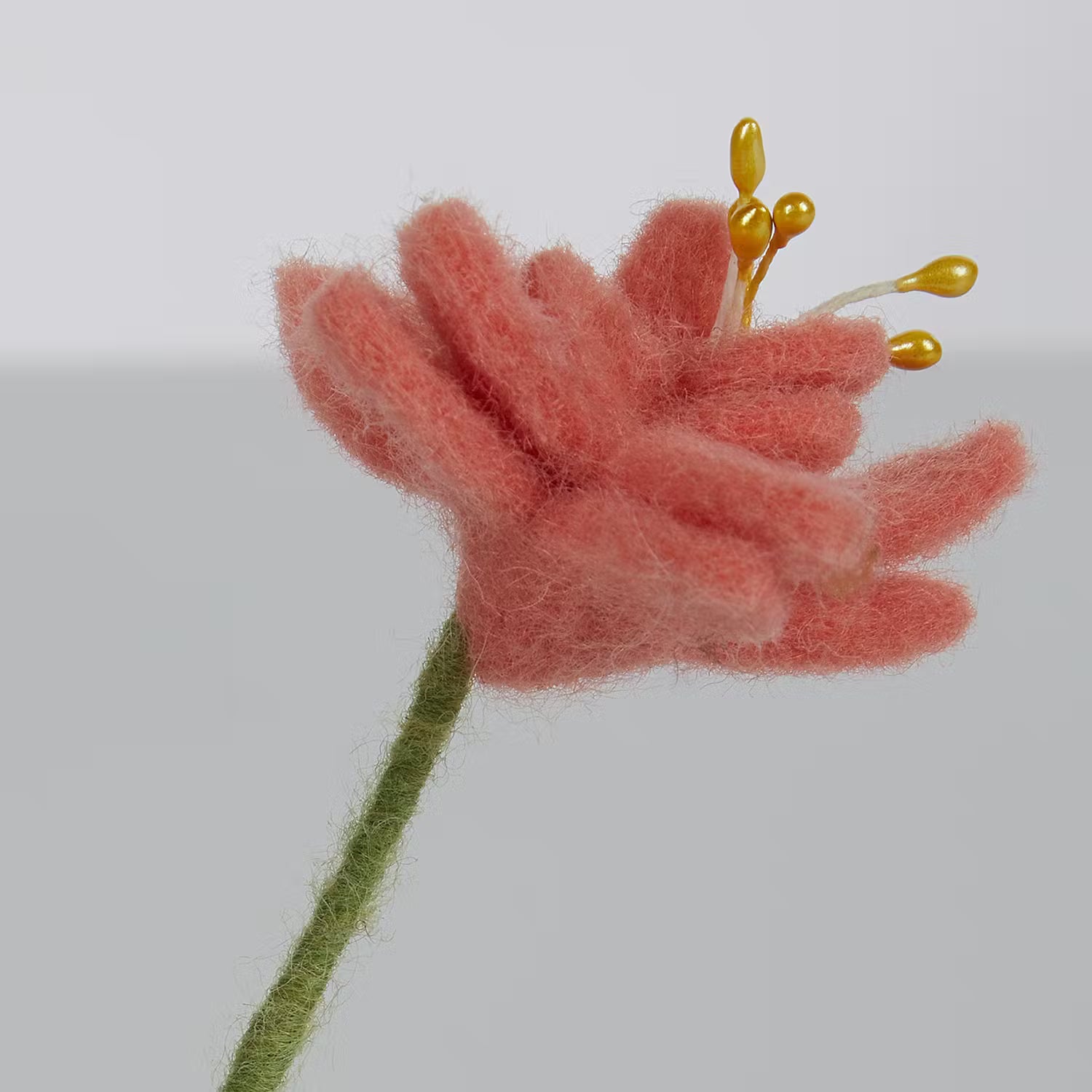 Anhänger FUNKY FRIENDS Häschen mit Blume - Filz - Creme
