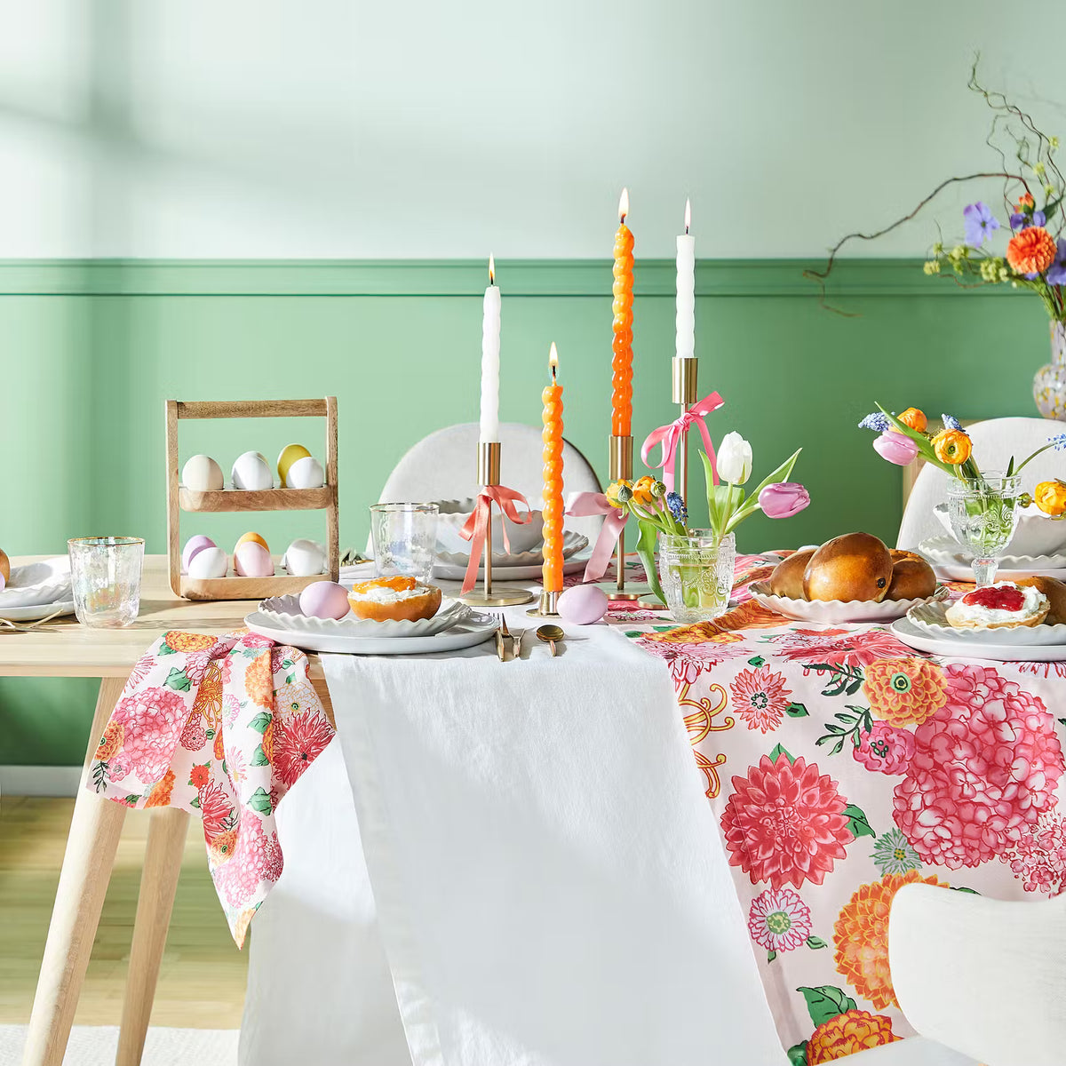LOCARNO Tischläufer – Bunte Tischwäsche mit Dahlien – BUTLERS