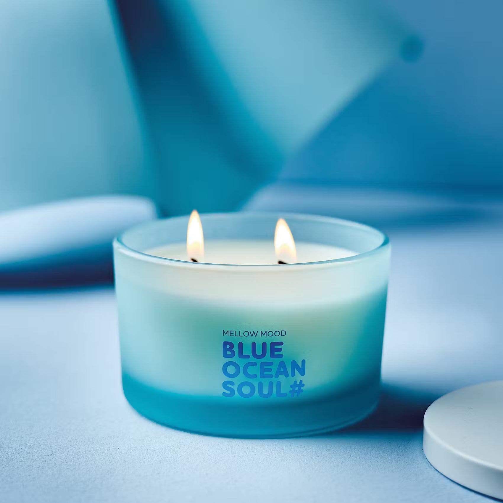 MELLOW MOOD Duftkerze Blue Ocean Soul - Sojawachs/Paraffin/Glas/Metall - Pastellblau