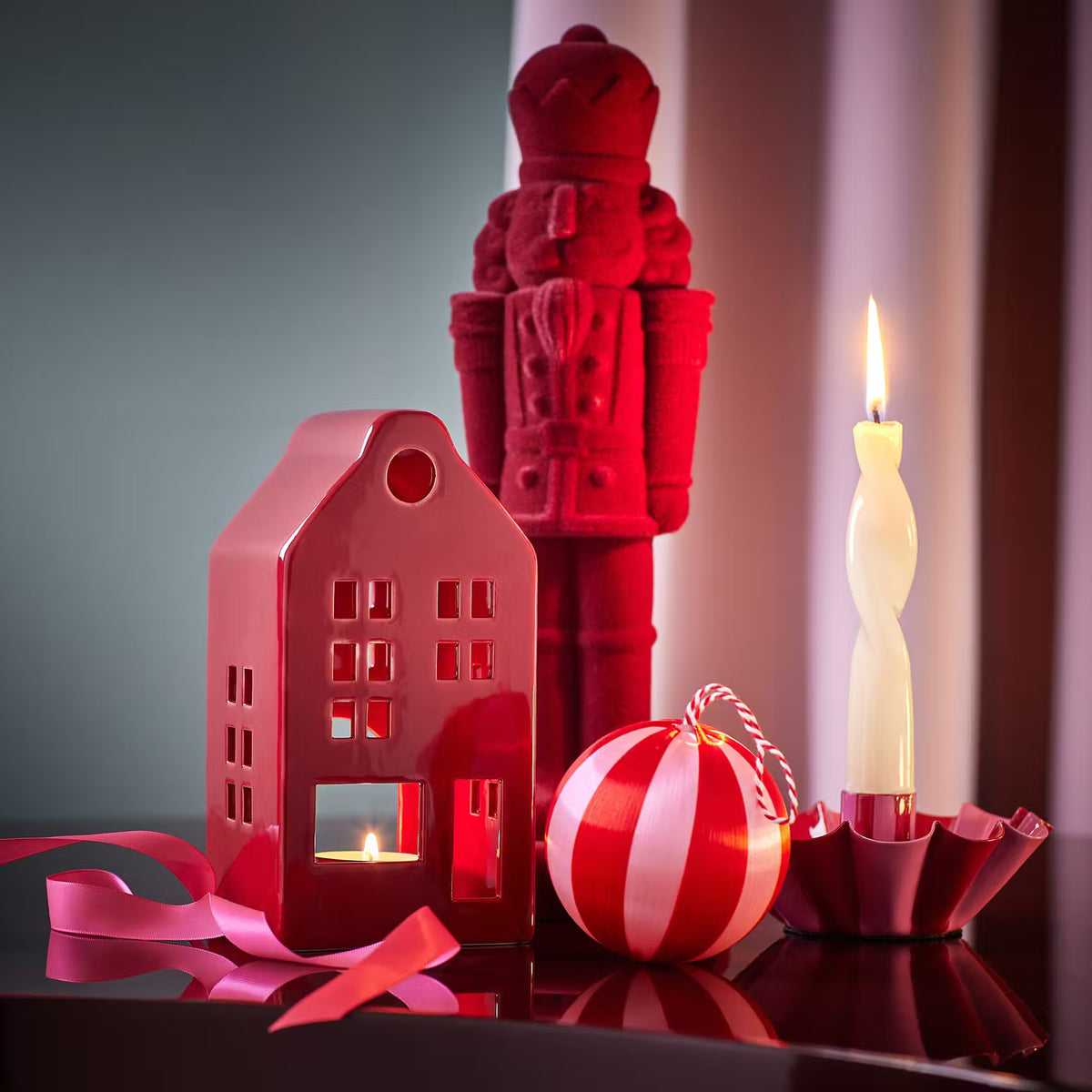 X-MAS Nussknacker beflockt - Polyethylen - Dunkelrot