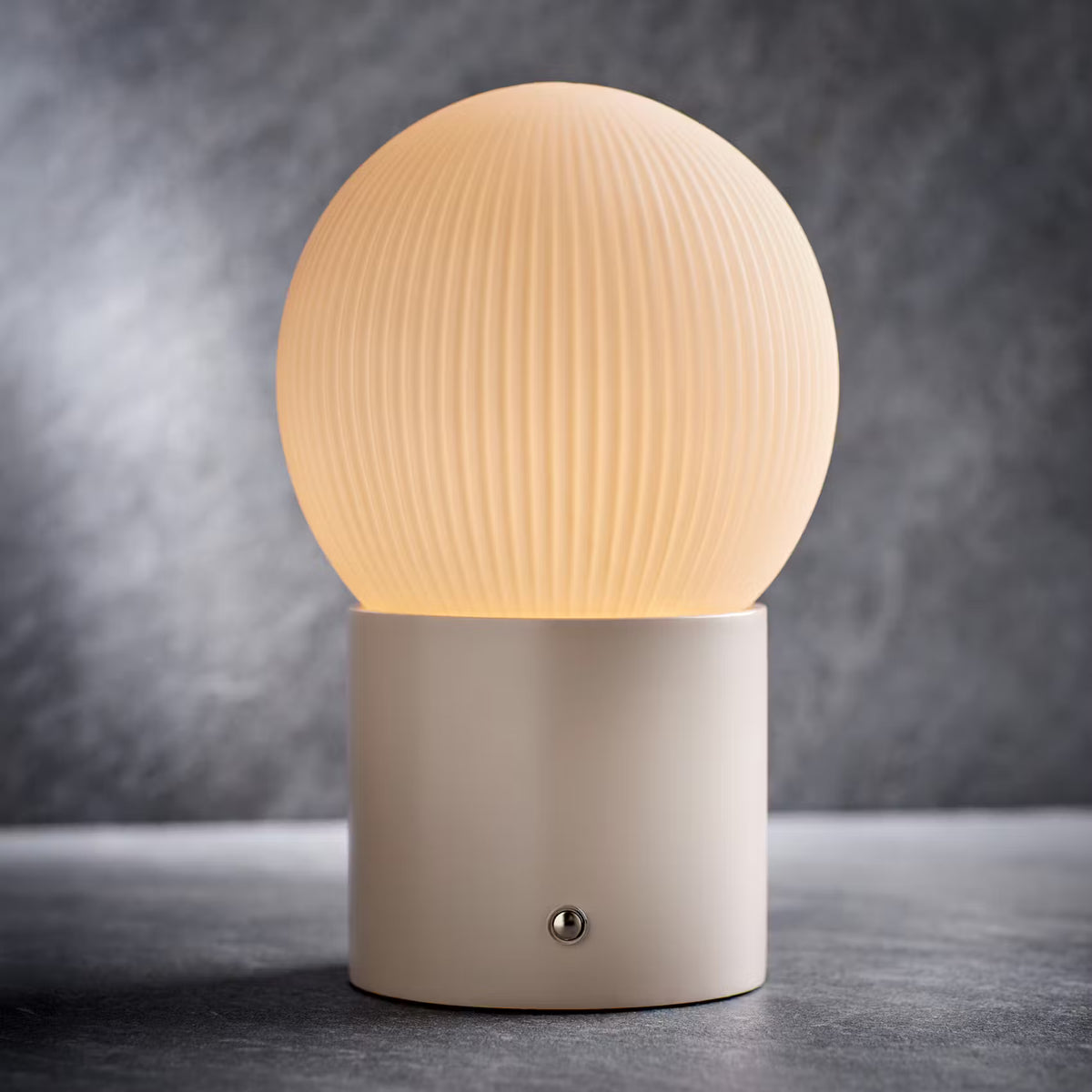 LUCINE LED Tischleuchte - Stahl/Saniertes Glas - Beige