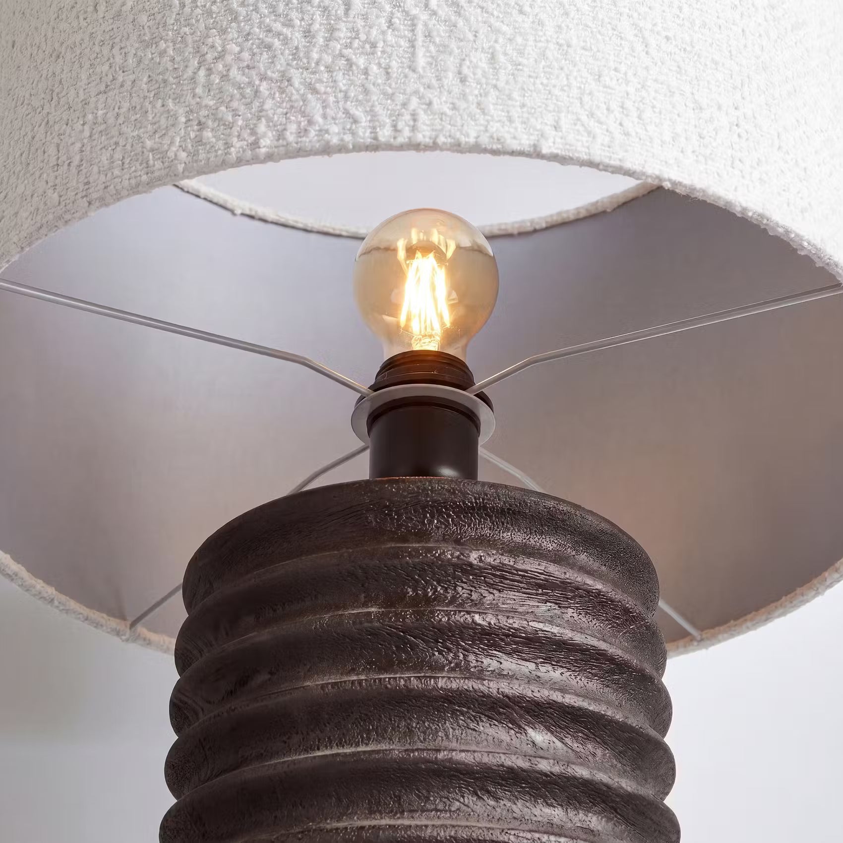 GROOVED Tischleuchte - Mangoholz/Polyester/Polyacryl/Eisen - Schwarz/Weiß -1-flammig
